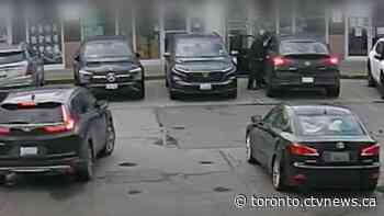 Video shows knifepoint carjacking in Richmond Hill