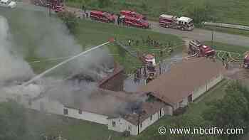 Firefighter injured as flames rip through roof of SE Dallas church