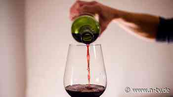 "Keine sichere Menge an Alkohol": Forscher räumen mit Mythos vom gesunden Gläschen Wein auf