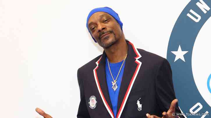 Snoop Dogg celebrates with US swimmer's wife during gold medal race in heartwarming moment