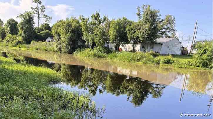 Teams working to clean up oil spill in Bayou Lafourche