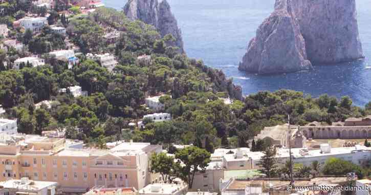 Faraglioni di Capri “attraversati”, tre skipper intercettati e multati dai carabinieri