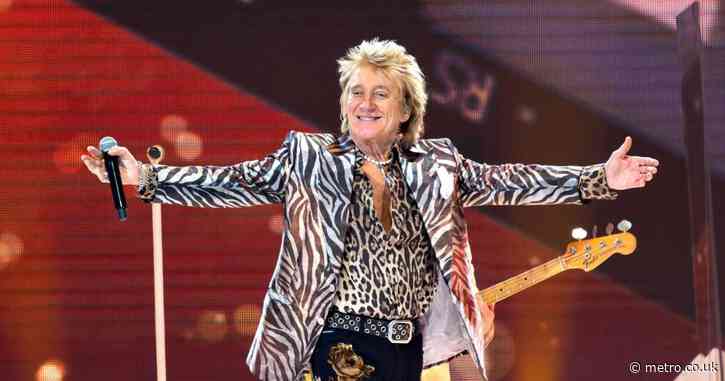 Rod Stewart roasts ‘orange’ Donald Trump mid-performance in Vegas