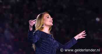 Adele onderbreekt show in München voor finale 100 meter vrouwen
