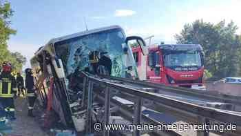 Unfall mit Reisebus in Italien - ein Toter und 25 Verletzte
