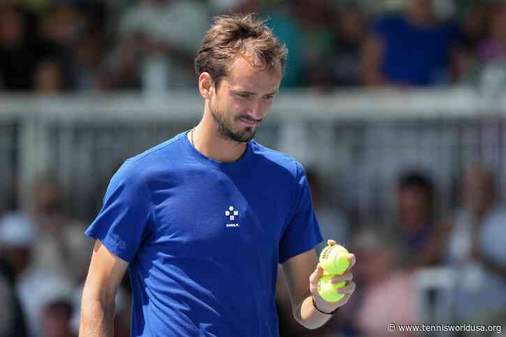 Daniil Medvedev gets into bizarre and funny situation during shock Cincinnati loss