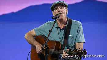 James Taylor Apologizes After Being Cut From the Democratic National Convention