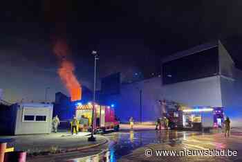 Gemeente vraagt bewoners om ramen dicht te houden na brand in afvalsorteercentrum