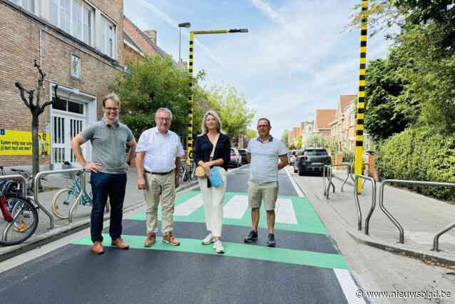 Net op tijd voor het nieuwe schooljaar: wegdek Zandstraat vernieuwd