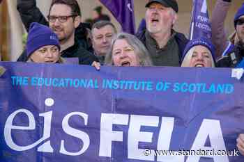 Strikes suspended as college lecturers ‘overwhelmingly’ accept pay offer