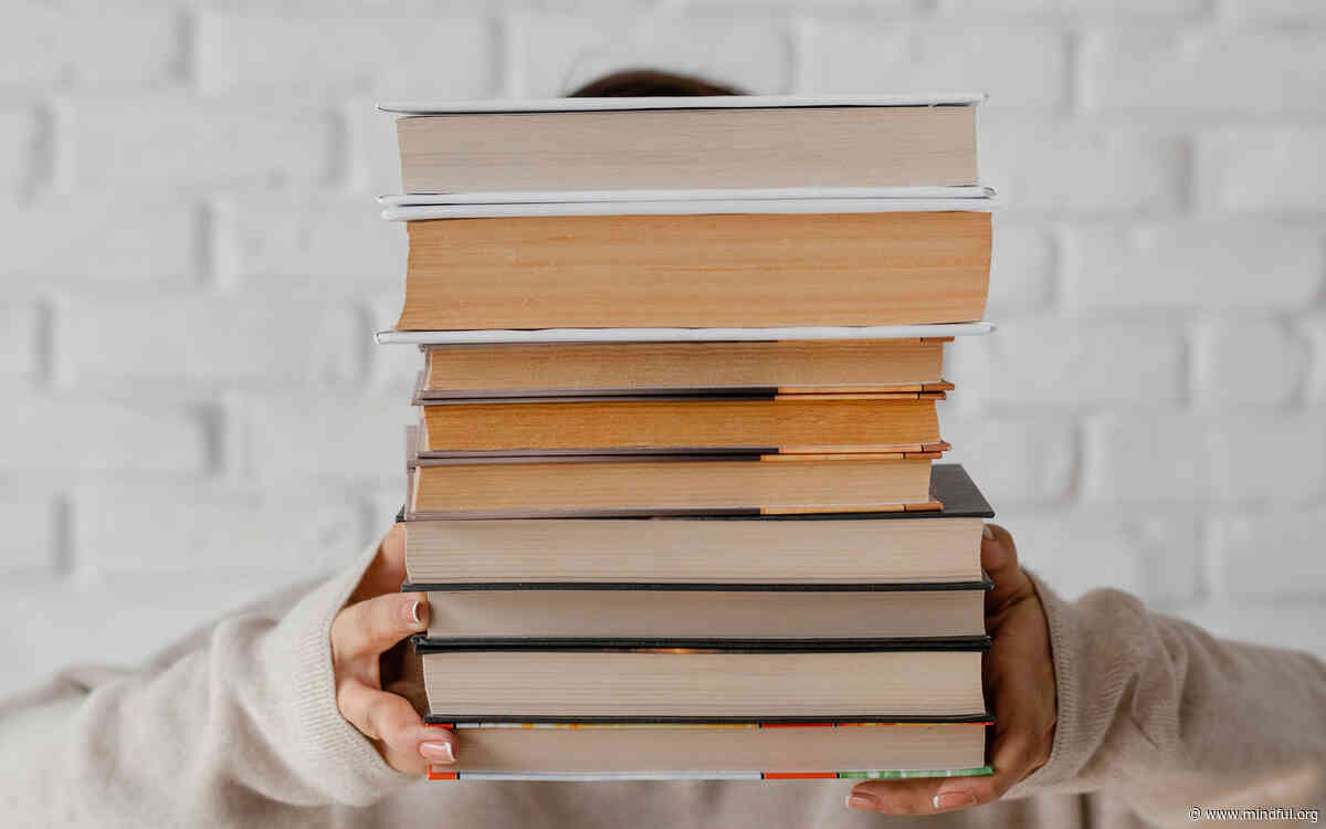 Mindful Reading Guide: Contemporary Authors to Deepen Your Practice