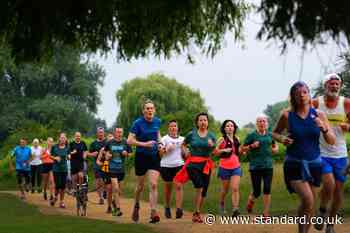 Thousands of runners celebrate Bushy parkrun's 1,000th event in south west London