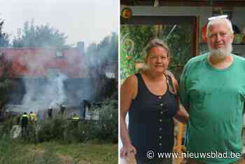 Peter (59) en Ann (58) meten schade op na brand bij hun geitenboerderij en keramiekatelier: “Gelukkig kon brandweer erger voorkomen”