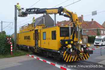 Treinverkeer om 22.30 uur hervat nadat Infrabel hele dag afgeknapte bovenleidingen in Veurne herstelde