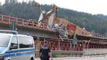 Trümmerfeld bleibt zurück: Baukran kracht auf Brücke in Thüringen - ein Toter