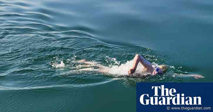 Britain's Sam Farrow claims women’s record for Lake Geneva crossing – video