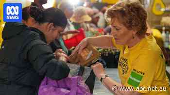 'Not enough anymore': Workers turn to food charity as Australians go without bare essentials