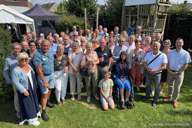 Bewoners Houtvoortstraat vieren achtste buurtfeest met uitgebreid dessertbuffet