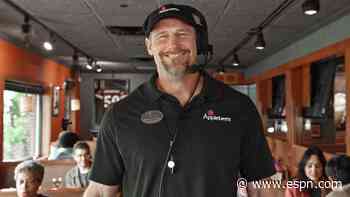 'He's a natural': Dan Campbell makes acting debut in eight-part Applebee's commercial