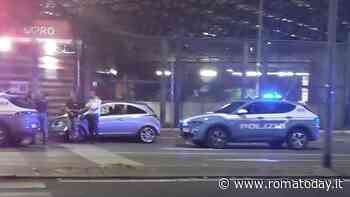 Ostacoloman preso a bottigliate e aggredito in strada, finisce in ospedale