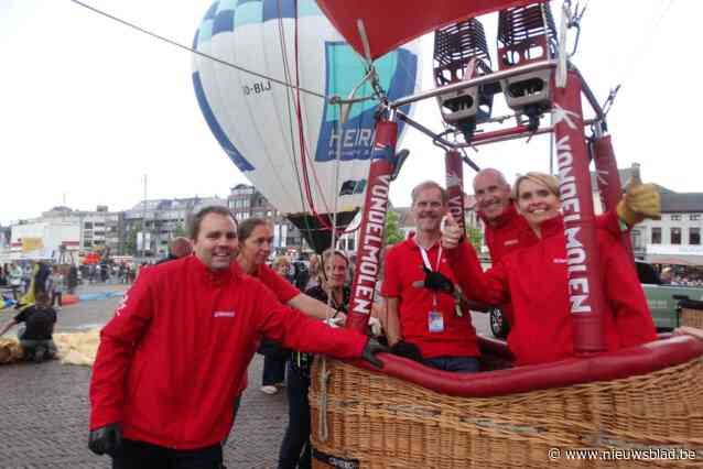 Ballonnen gaan na lang twijfelen dan toch de lucht tijdens openingsavond van Vredefeesten: “Een fantastische start van het feestweekend”