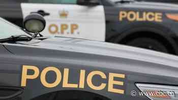 1 dead, 2 others injured in single-vehicle crash on Highway 401