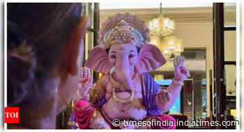 SRK shares photo from his Ganpati celebrations at home