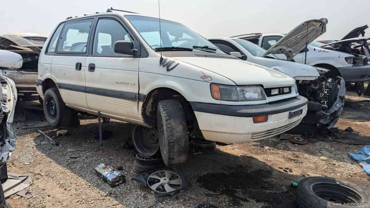 Junkyard Gem: 1993 Eagle Summit LX Wagon