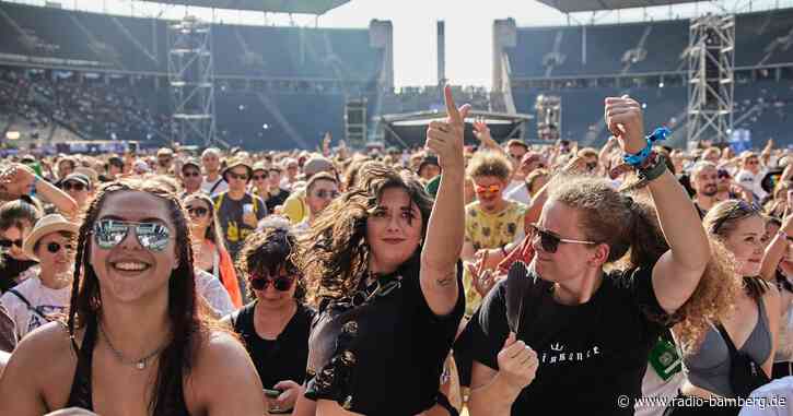 Zehntausende Musikfans feiern beim Auftakt vom Lollapalooza