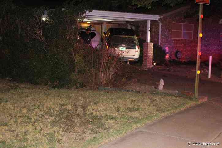 Clovis police look for suspect after vehicle crashes into home