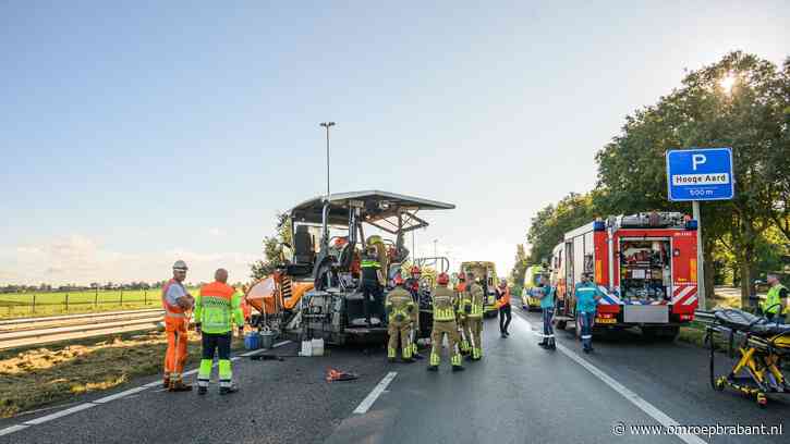 Aanrijding tijdens werkzaamheden op A58: machinist asfalteermachine gewond