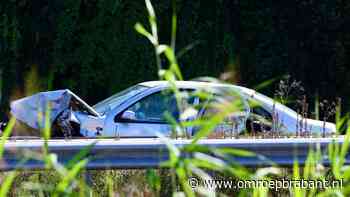 112-nieuws: flinke botsing op A2 • auto belandt in greppel langs snelweg