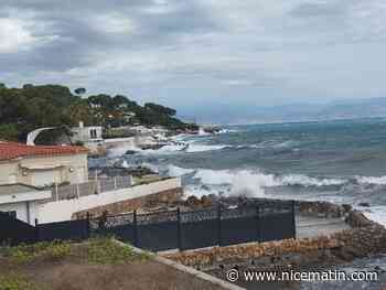 Un voilier s'échoue sur la plage de la Garoupe à Antibes