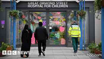 Great Ormond Street reviews 700 children treated by ex-surgeon