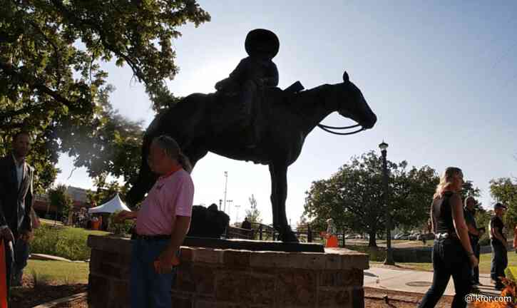 A new monument at OSU pays tribute to two iconic Cowboys