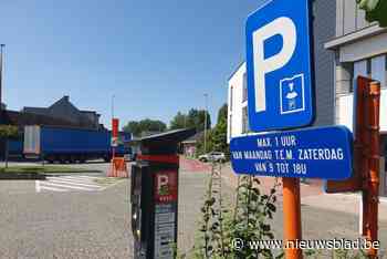 Meer plaatsen voor klanten van bakker en apotheek en langer gratis parkeren op centrumplein: gemeente stuurt parkeerplan opnieuw bij