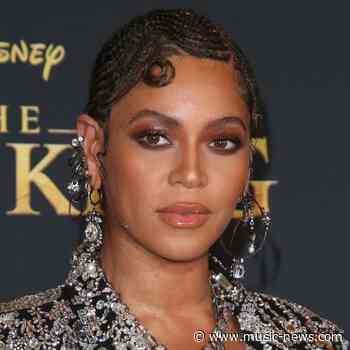 Beyonc&eacute; compares fame to prison