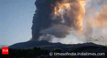 Hundreds flee after Philippine volcano warning