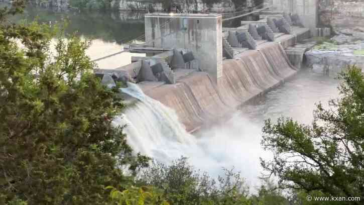 Why did flood gates need to be open on the Highland Lakes despite the drought?