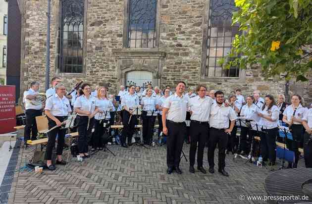 FW-Velbert: Stadtkapelle Zweibrücken und der Musikzug der Feuerwehr begeistern Velberter Bürger