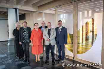 Wereldwijd gekend glaskunstenaar Joost Caen maakte kunstwerk voor Beythem Kerke