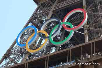 Paris: des anneaux olympiques posés provisoirement sur le pont d'Iéna