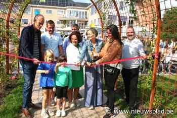 Buren en senioren genieten van belevingstuin: “Ontmoetingsplek voor het hele dorp”