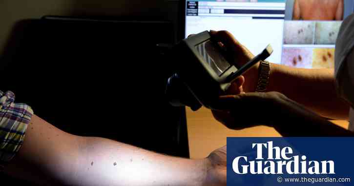 Half of advanced melanoma patients live for 10 years with double drug treatment