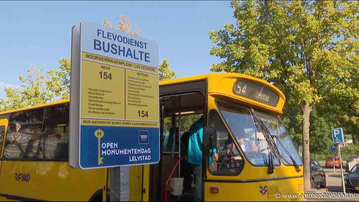 Lelystad - Nostalgische rit met bus 154 van de VAD roept hilarische herinneringen op