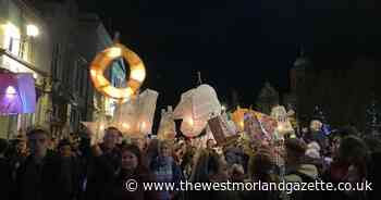 'River of Dreams' floats through town - 20 pictures of the Lantern Festival