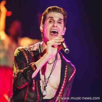 Jane's Addiction cancel gig after on-stage scuffle