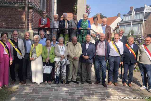 75-jarigen vieren samen in gemeentehuis