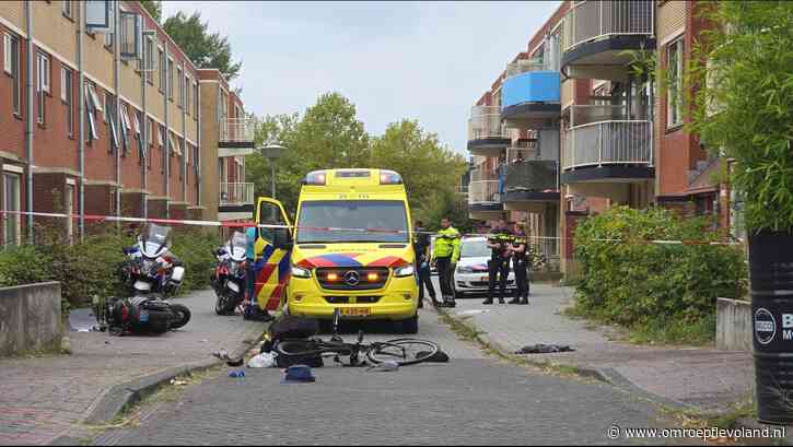 Almere - Fietser die twee weken geleden in Almere werd aangereden is overleden