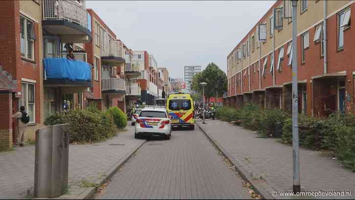 Almere - Zwaargewonde fietser (36) bezwijkt aan verwondingen na aanrijding met scooter